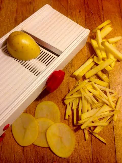 Cutting fries